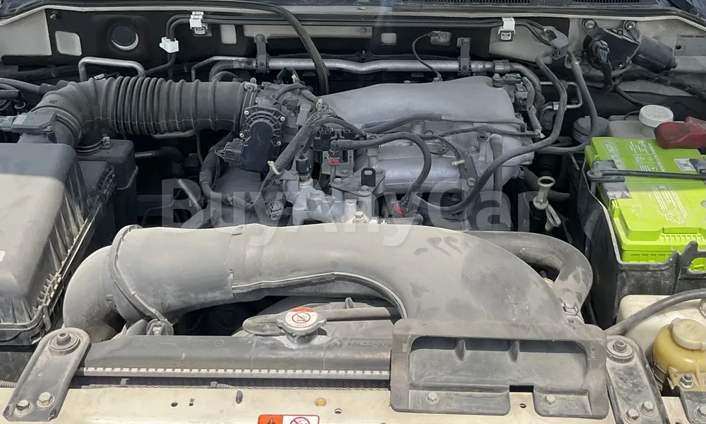 Vehicle photo 6