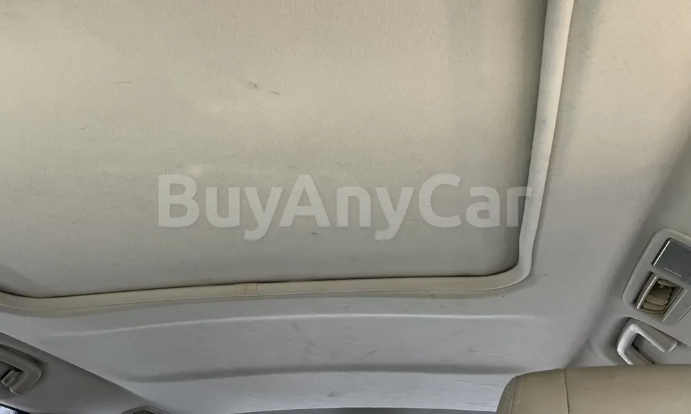 Vehicle photo 9