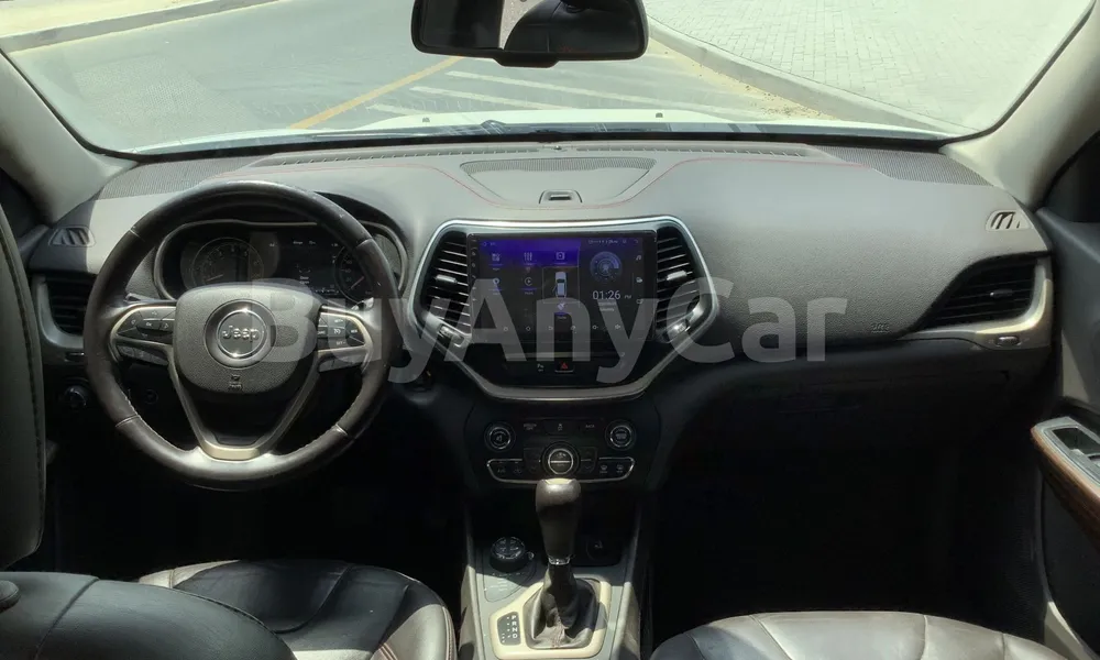 Vehicle photo 8