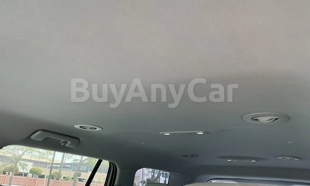 Vehicle photo 9