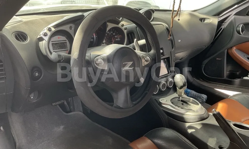 Vehicle photo 9