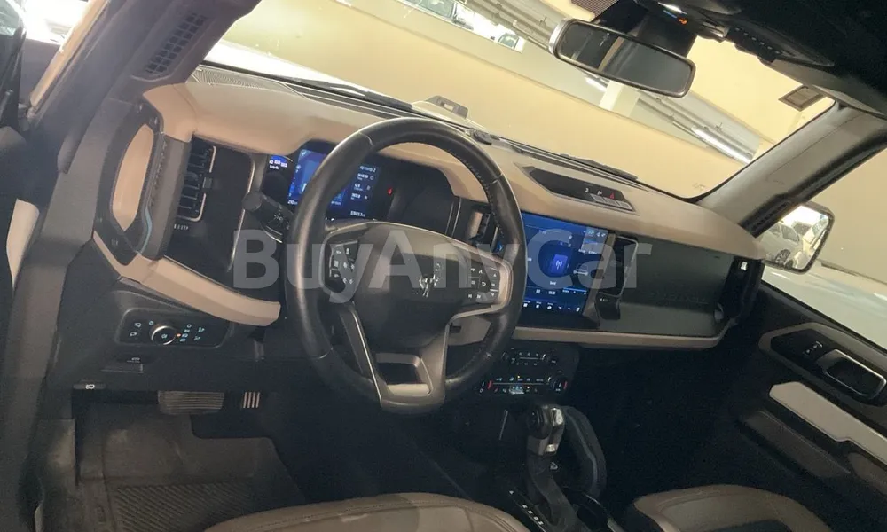 Vehicle photo 9