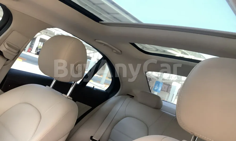 Vehicle photo 9