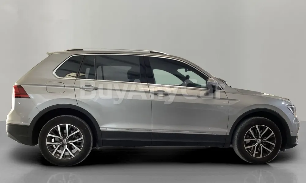 Vehicle photo 3