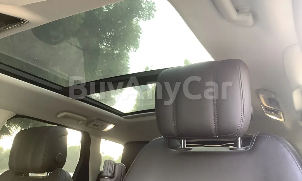 Vehicle photo 9