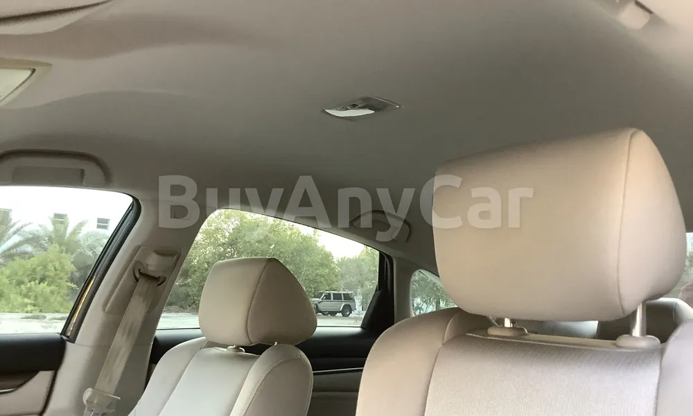 Vehicle photo 9