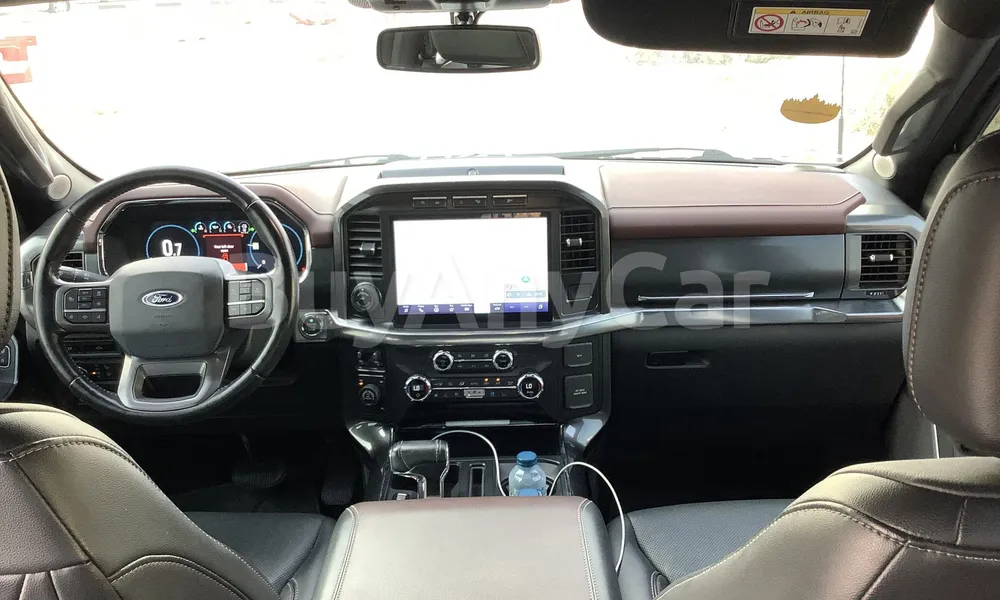 Vehicle photo 8