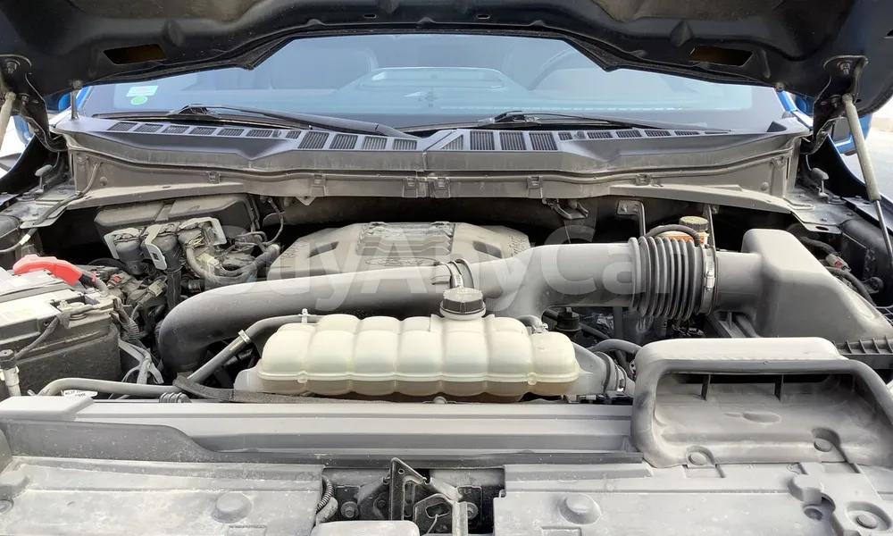 Vehicle photo 6