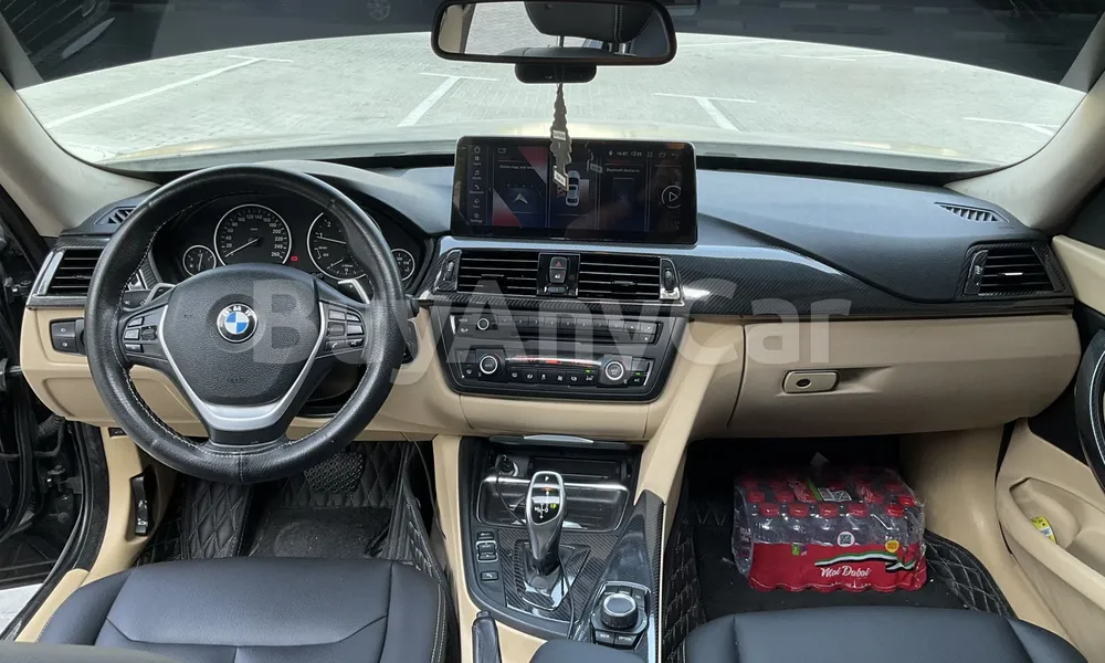 Vehicle photo 9