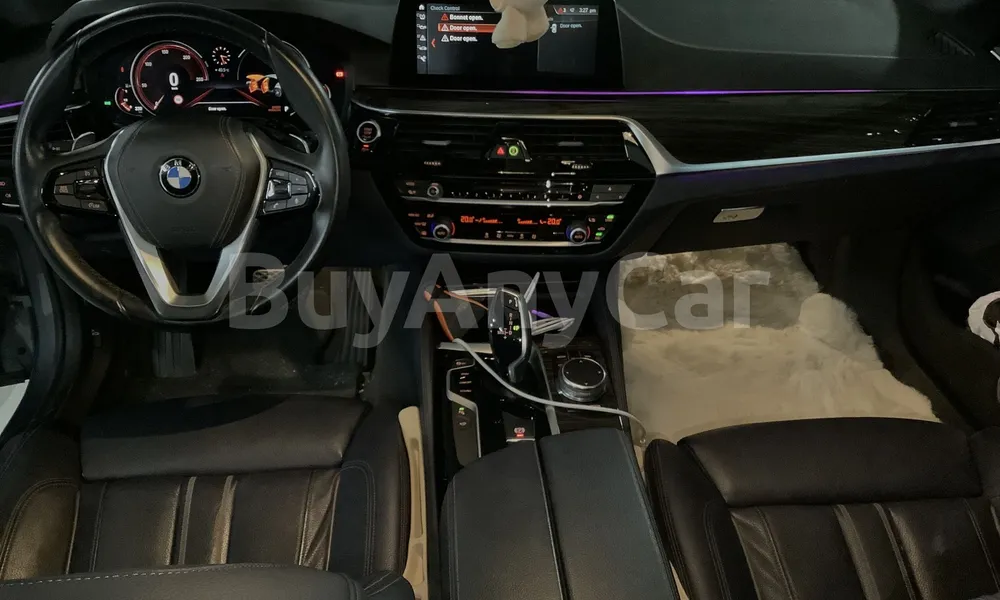 Vehicle photo 8