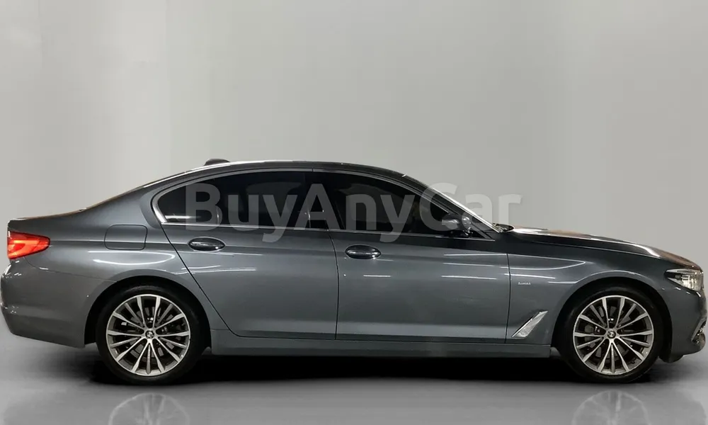 Vehicle photo 3