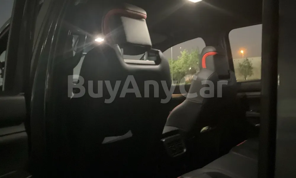 Vehicle photo 7