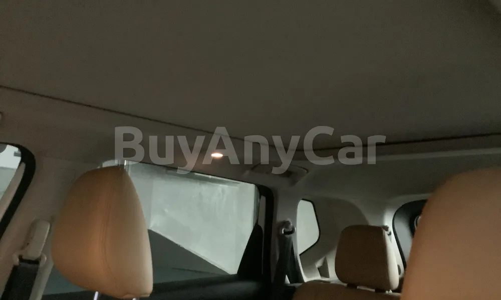 Vehicle photo 9