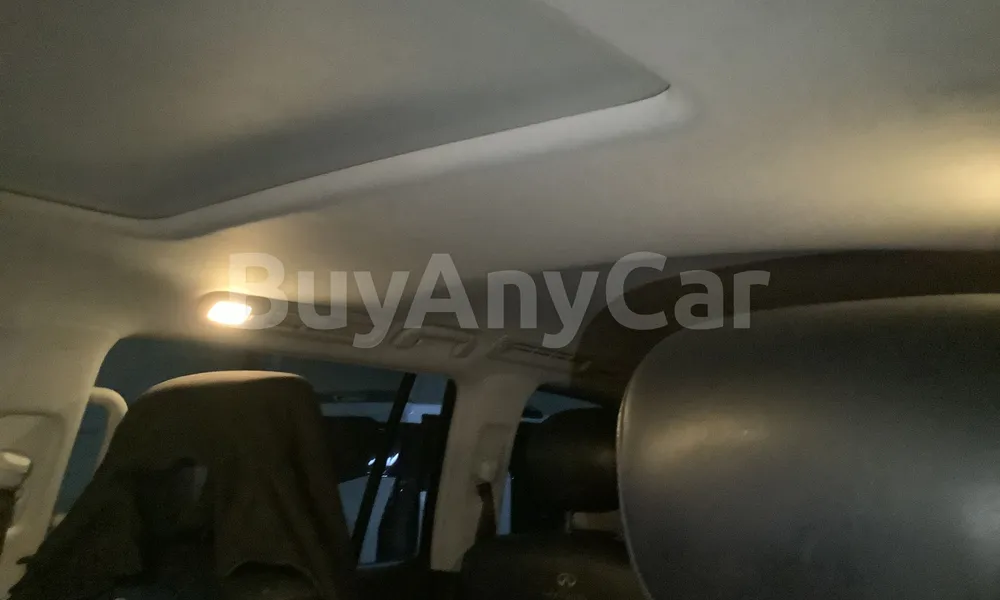 Vehicle photo 9