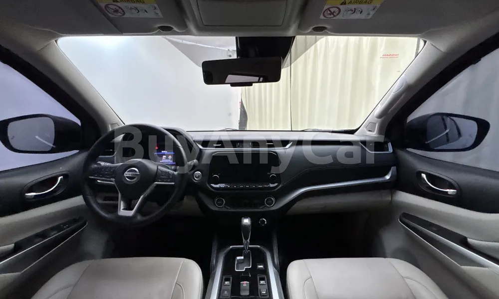 Vehicle photo 9