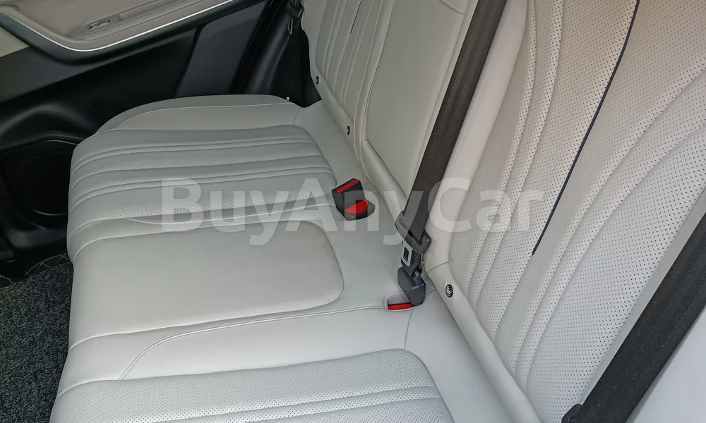 Vehicle photo 4