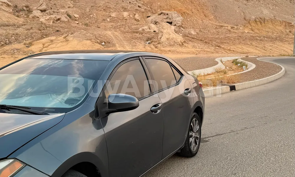 Vehicle photo 9
