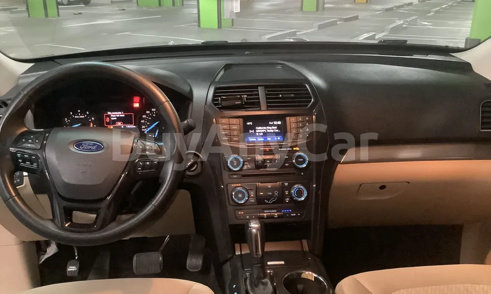 Vehicle photo 9