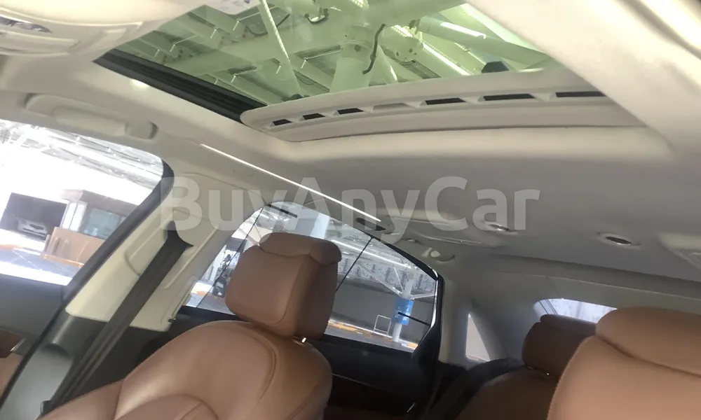 Vehicle photo 10