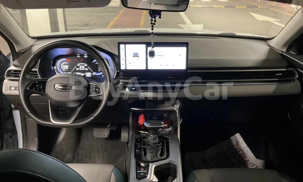 Vehicle photo 9