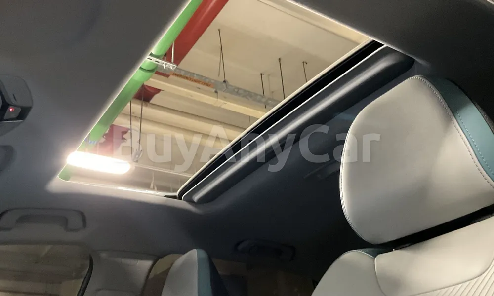 Vehicle photo 8