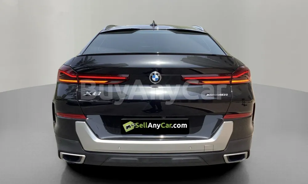 Vehicle photo 2