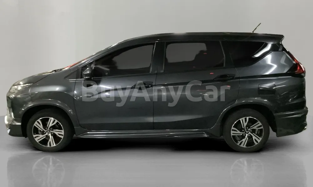 Vehicle photo 4