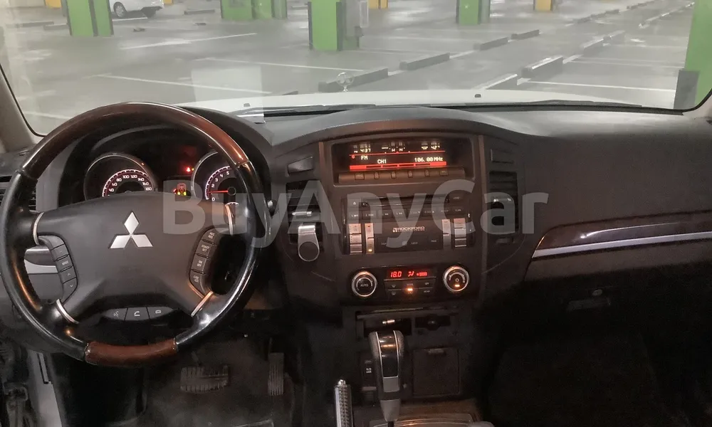 Vehicle photo 7
