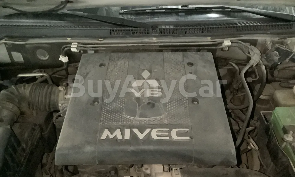 Vehicle photo 6