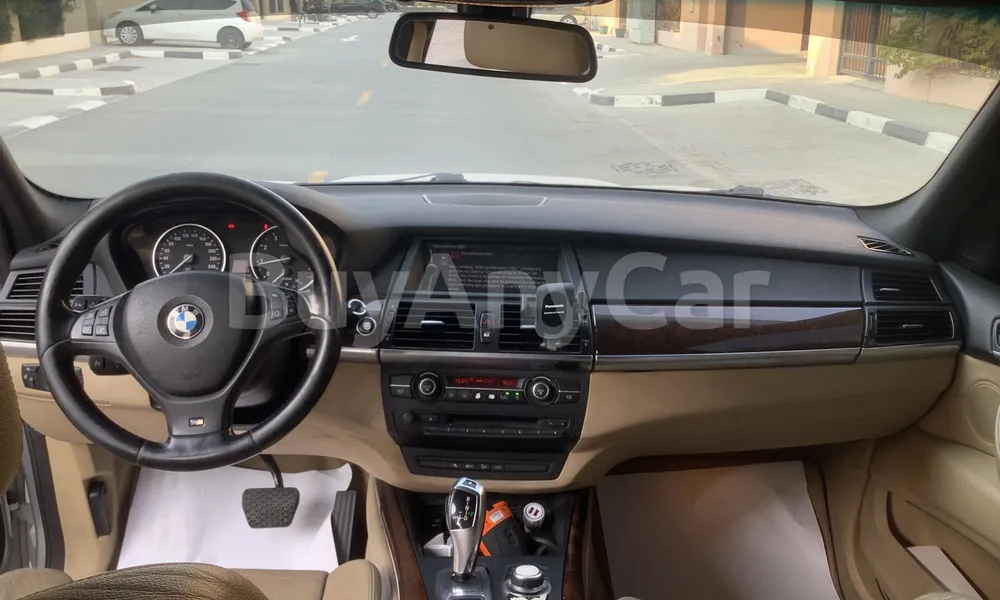Vehicle photo 8