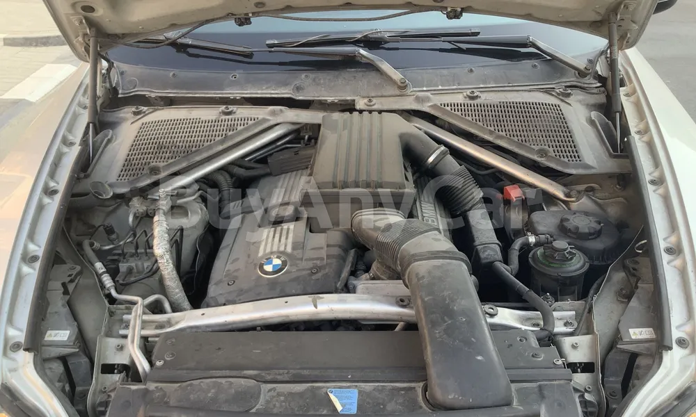 Vehicle photo 7