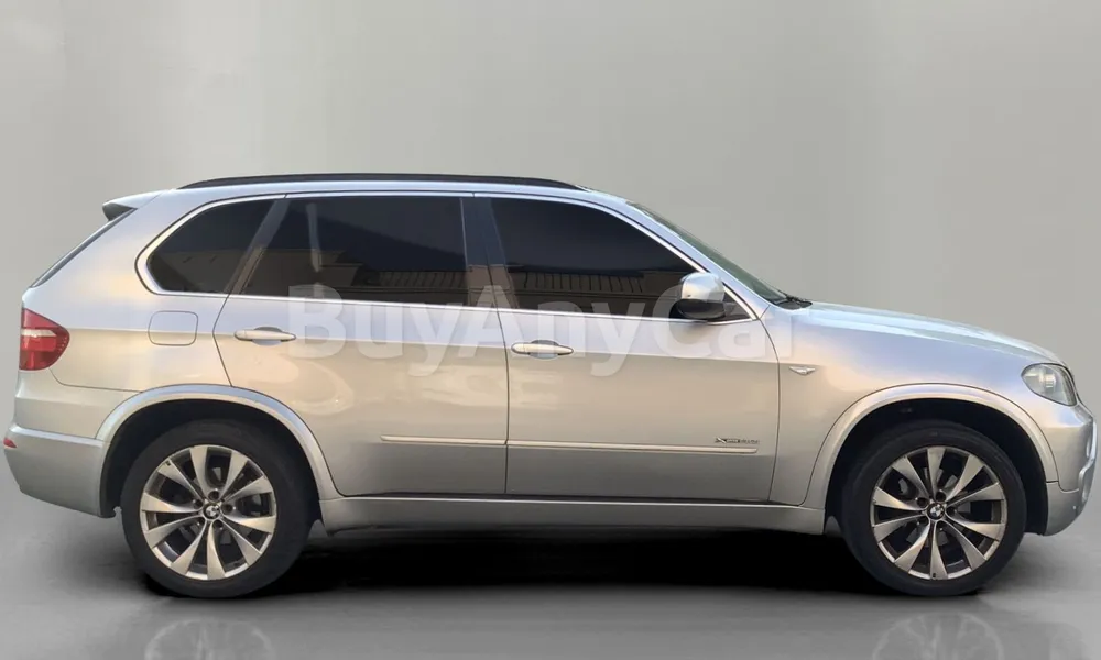 Vehicle photo 3
