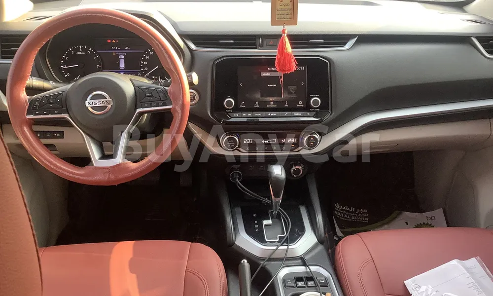Vehicle photo 9