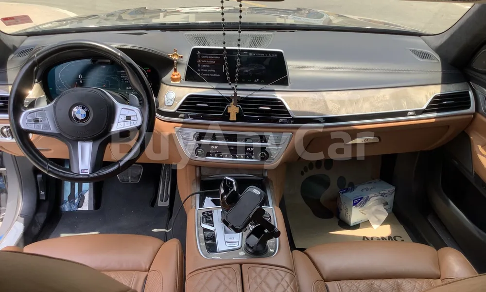 Vehicle photo 8
