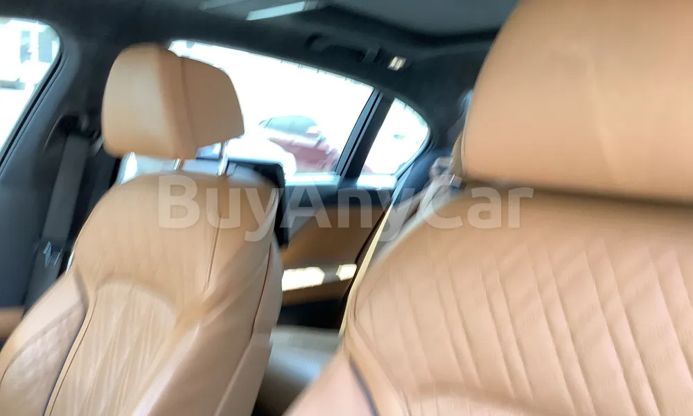 Vehicle photo 9