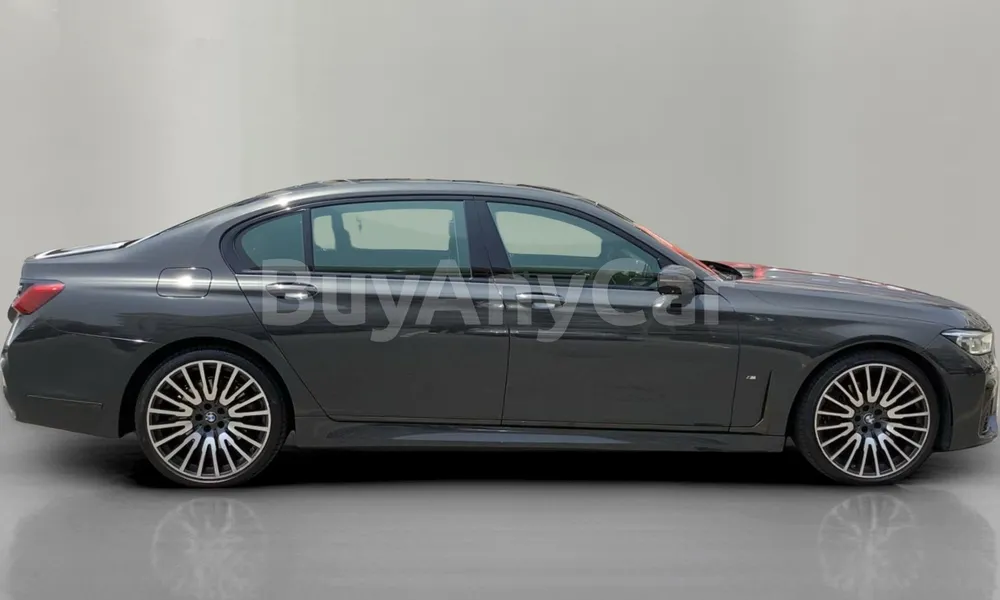 Vehicle photo 3