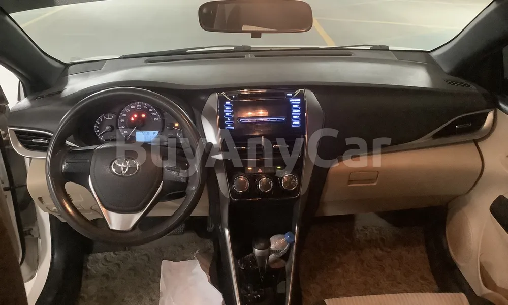 Vehicle photo 9