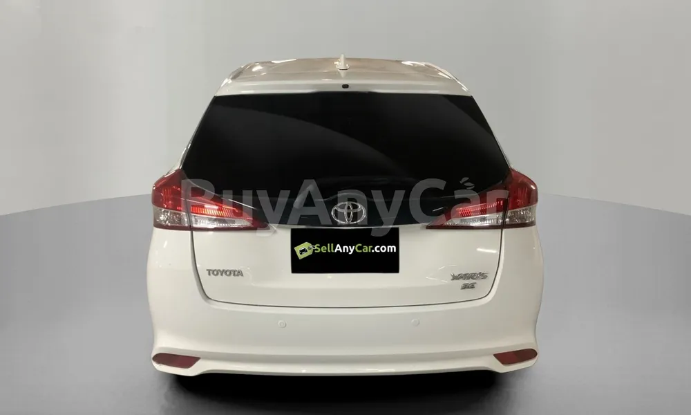 Vehicle photo 2