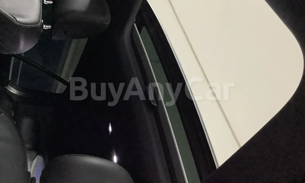 Vehicle photo 9