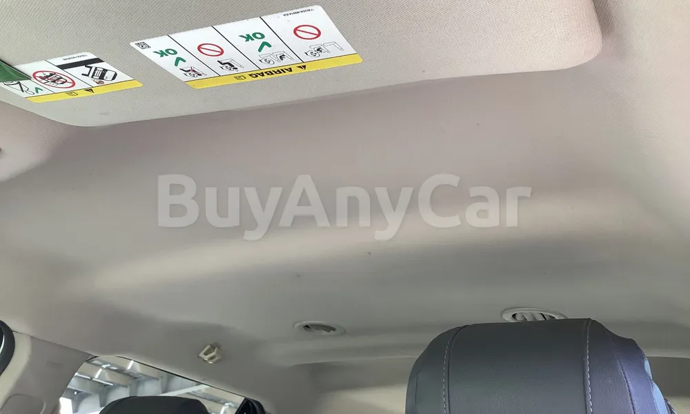 Vehicle photo 8