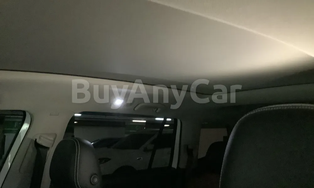 Vehicle photo 9