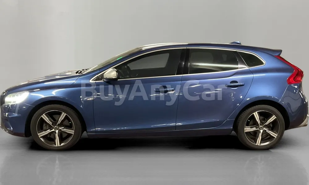 Vehicle photo 4