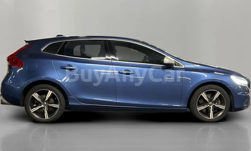 Vehicle photo 3