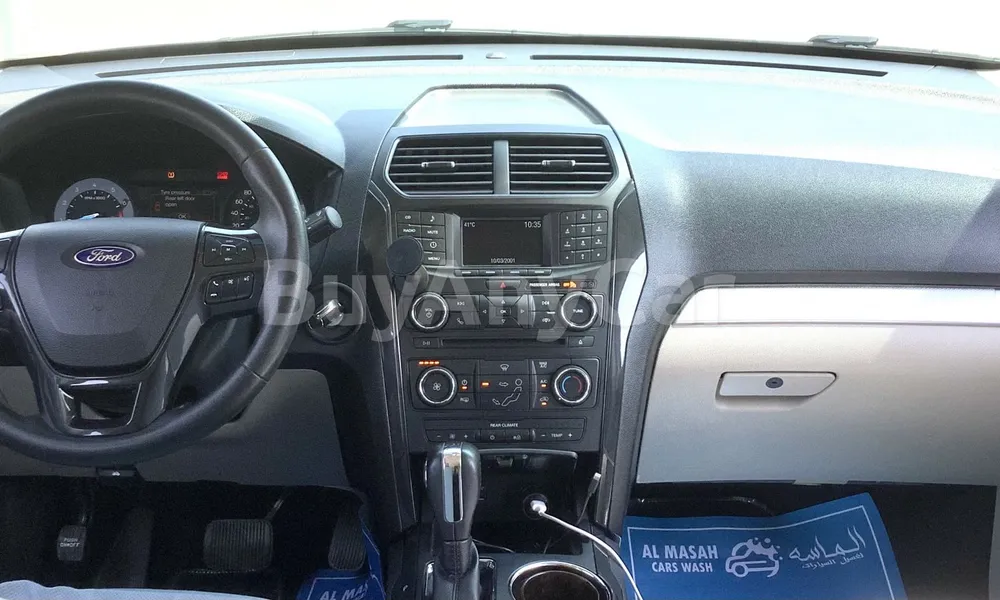Vehicle photo 8