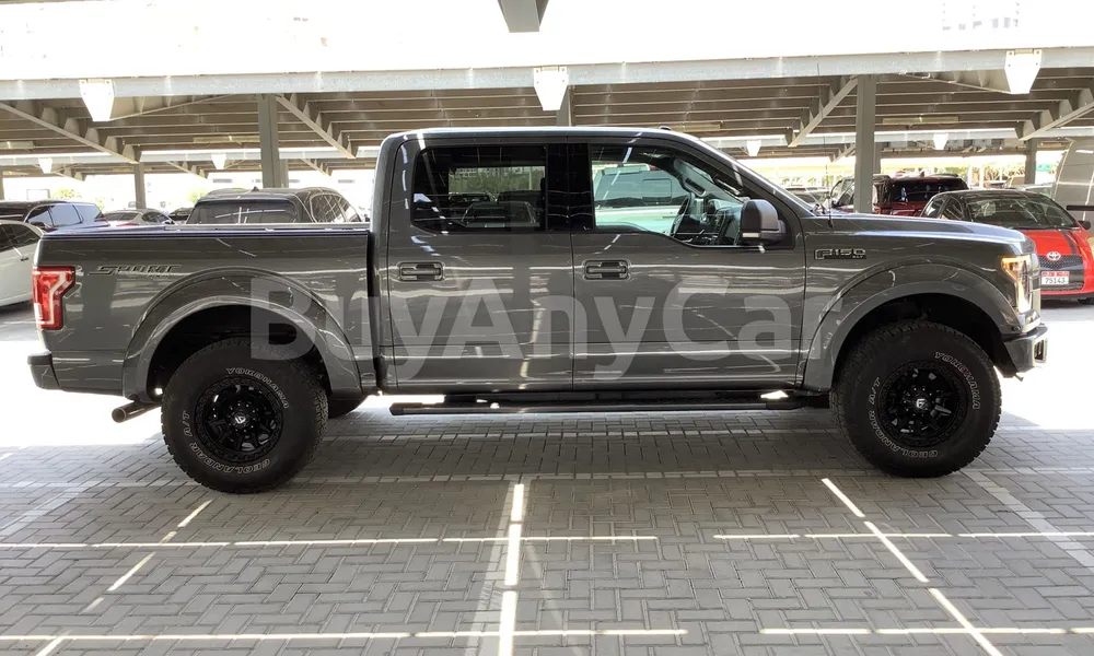 Vehicle photo 3