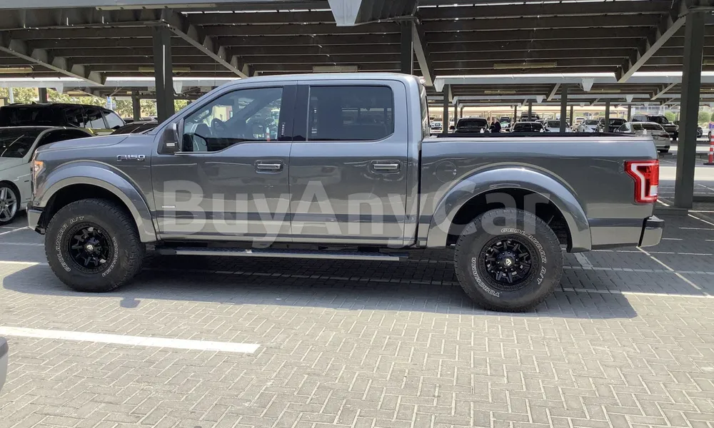 Vehicle photo 4