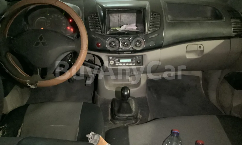 Vehicle photo 7