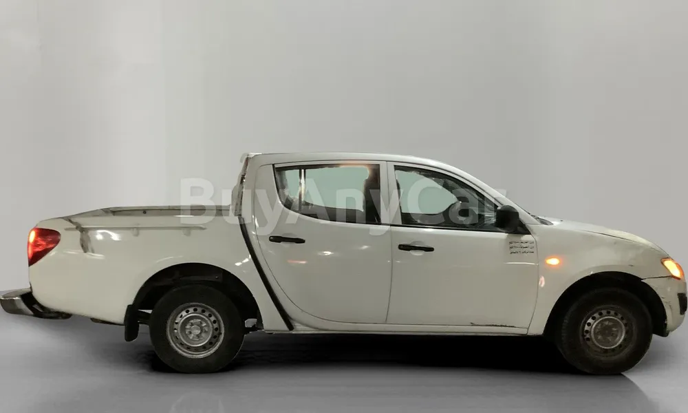 Vehicle photo 3