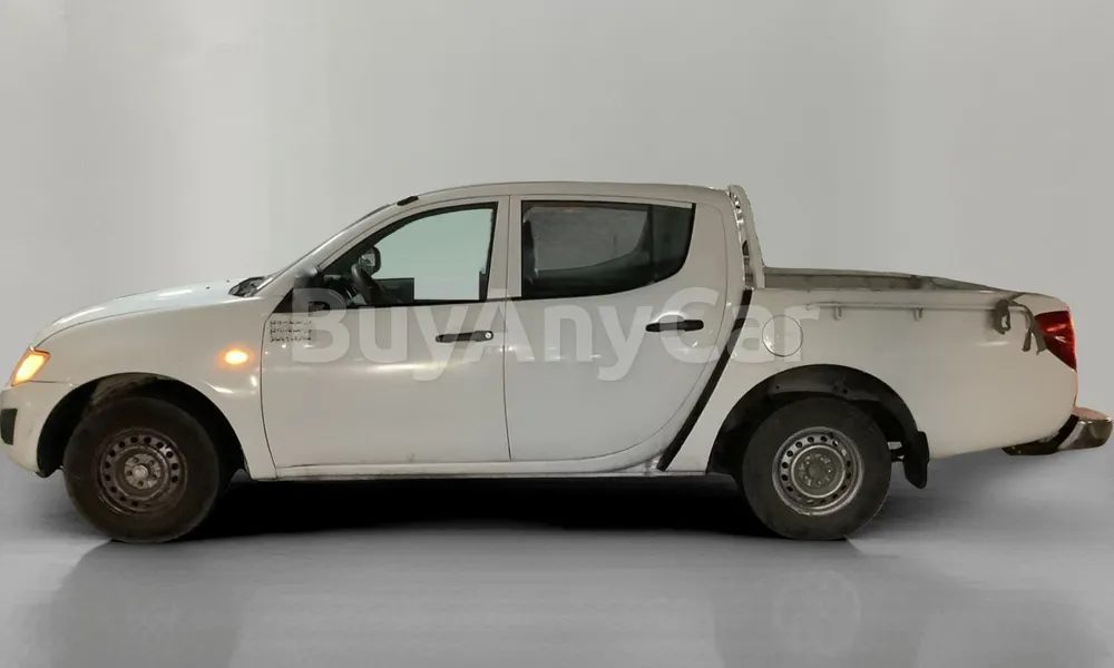 Vehicle photo 4
