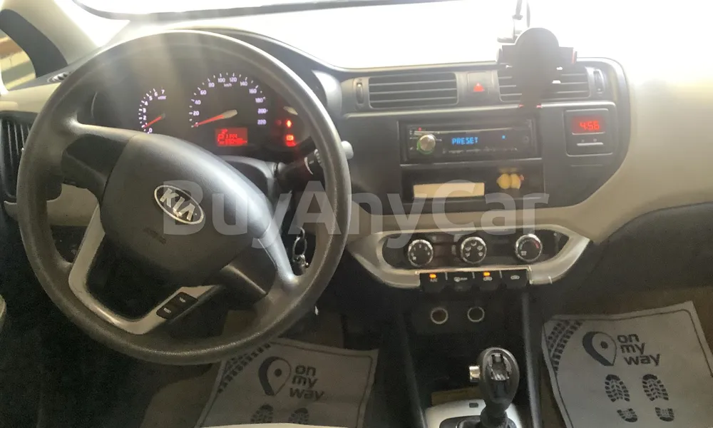 Vehicle photo 7